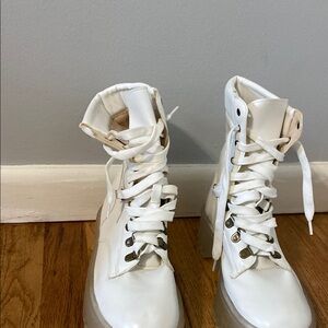 Stylish White Women's Boots